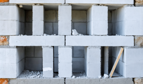 découvrez si les murs en parpaing peuvent rester sans enduit. explorez les avantages et les inconvénients de laisser le parpaing à nu, ainsi que des conseils d'entretien et des alternatives esthétiques pour vos projets de construction.
