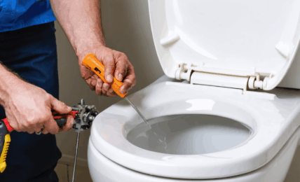 découvrez pourquoi votre chasse d'eau continue de couler après le remplissage. apprenez à identifier les causes courantes et trouvez des solutions simples pour réparer votre toilette et économiser de l'eau.