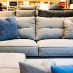 découvrez les avantages et les inconvénients des canapés en microfibre. apprenez comment ce matériau allie confort, entretien facile et durabilité, tout en explorant ses limites. faites le bon choix pour votre intérieur.