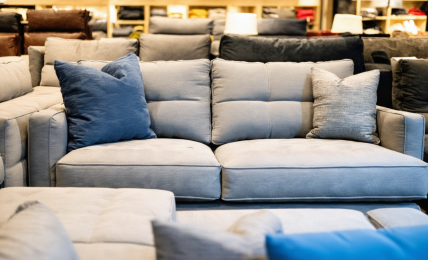 découvrez les avantages et les inconvénients des canapés en microfibre. apprenez comment ce matériau allie confort, entretien facile et durabilité, tout en explorant ses limites. faites le bon choix pour votre intérieur.