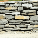 découvrez les étapes clés pour réaliser un jambage d'ouverture dans un mur en pierre : préparation, choix des matériaux, conseils pratiques et sécurité pour un résultat solide et esthétique.