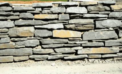 découvrez les étapes clés pour réaliser un jambage d'ouverture dans un mur en pierre : préparation, choix des matériaux, conseils pratiques et sécurité pour un résultat solide et esthétique.