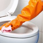 découvrez les meilleures techniques pour éliminer facilement le tartre des toilettes et retrouver un wc propre et impeccable. astuces, produits efficaces et conseils d'entretien dans notre guide complet.