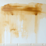 découvrez nos conseils et astuces pour nettoyer un mur en crépi intérieur sans l’abîmer. suivez ce guide pratique pour préserver l’aspect de vos murs tout en éliminant efficacement les saletés et taches.