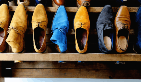 découvrez tous les conseils et astuces indispensables pour entretenir et nettoyer efficacement vos chaussures en daim. prolongez la durée de vie de vos souliers et gardez-les comme neufs grâce à notre guide complet !