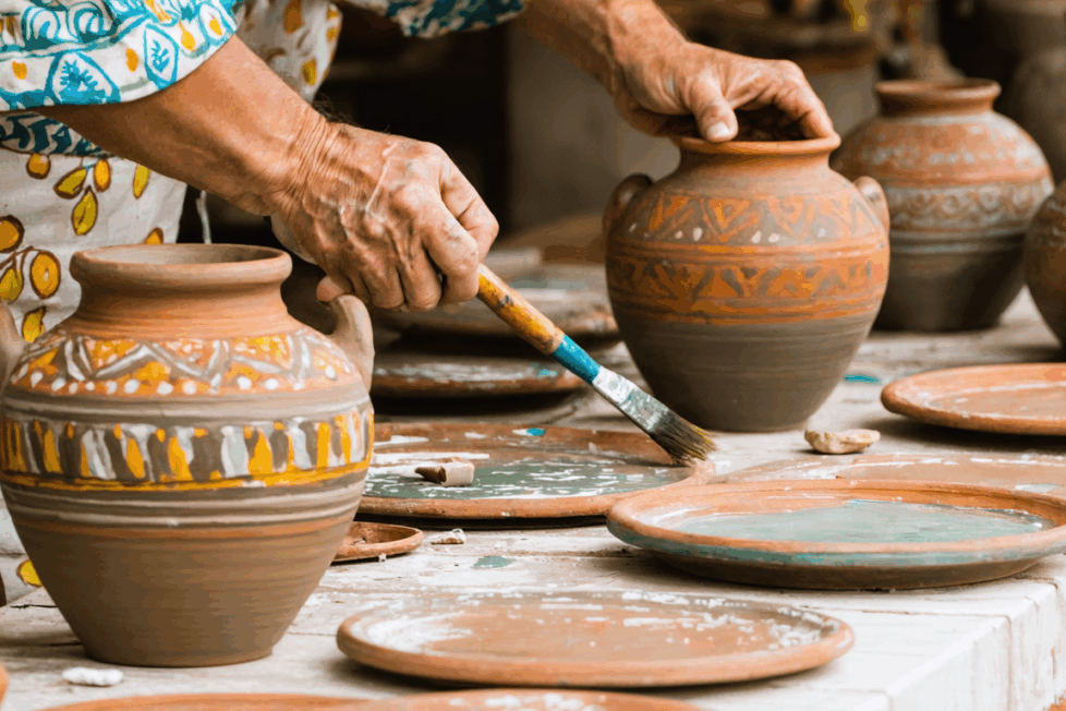 découvrez comment intégrer la terre cuite dans votre décoration intérieure grâce à des conseils pratiques et des idées inspirantes pour créer un espace chaleureux et accueillant.