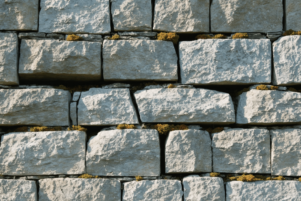 découvrez les méthodes efficaces pour renforcer un mur en pierre incliné. conseils pratiques, matériaux adaptés et étapes clés pour sécuriser votre structure et préserver sa durabilité.
