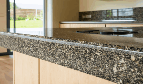 découvrez comment repérer les risques liés aux plans de travail en granit et adoptez les meilleures pratiques pour les prévenir efficacement. assurez la sécurité et la durabilité de votre cuisine grâce à nos conseils experts.