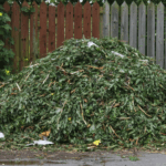 découvrez les démarches à suivre si votre voisin laisse ses déchets verts près de votre clôture : conseils pratiques, solutions amiables et actions à envisager pour préserver votre propriété.