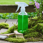 découvrez des astuces de grand-mère efficaces et naturelles pour éliminer la mousse de votre jardin ou terrasse sans produits chimiques. des solutions simples, écologiques et économiques pour un extérieur impeccable !