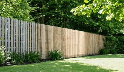 découvrez nos clôtures en bois, l'élégance naturelle idéale pour sublimer les jardins nantais avec charme et authenticité.