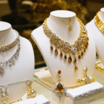 découvrez comment choisir les bijoux parfaits pour sublimer votre style avec élégance grâce à notre guide ultime. conseils, astuces et tendances pour un look irrésistible.