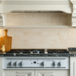 découvrez nos crédences de cuisine alliant protection optimale et design élégant pour embellir vos murs et créer un espace convivial.