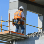 découvrez quand intervenir pour le décoffrage du linteau, les étapes clés à suivre pour un procédé réussi, et les pièges courants à éviter pour garantir la solidité de votre construction.