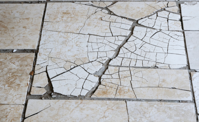 découvrez les causes du carrelage fissuré après 10 ans, ainsi que des remèdes efficaces et des astuces pratiques pour prévenir les dégâts et prolonger la durée de vie de votre revêtement.