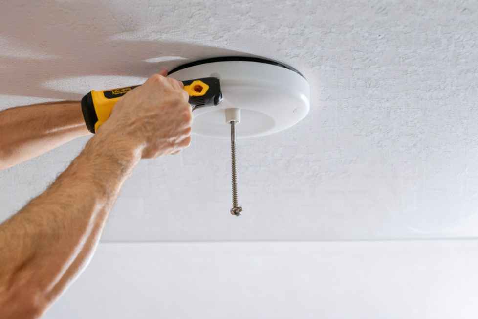 découvrez notre guide fiable et durable pour remplacer un crochet dcl par une vis en toute sécurité et efficacité, étape par étape.