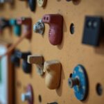 Découvrez comment les pegs et pegboards peuvent transformer l'organisation murale de votre espace